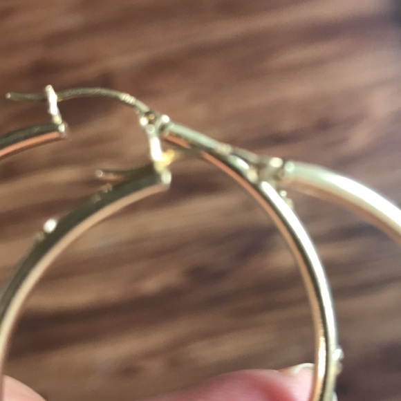 14 kt yellow gold with silver screws hoops - Picture 3 of 3